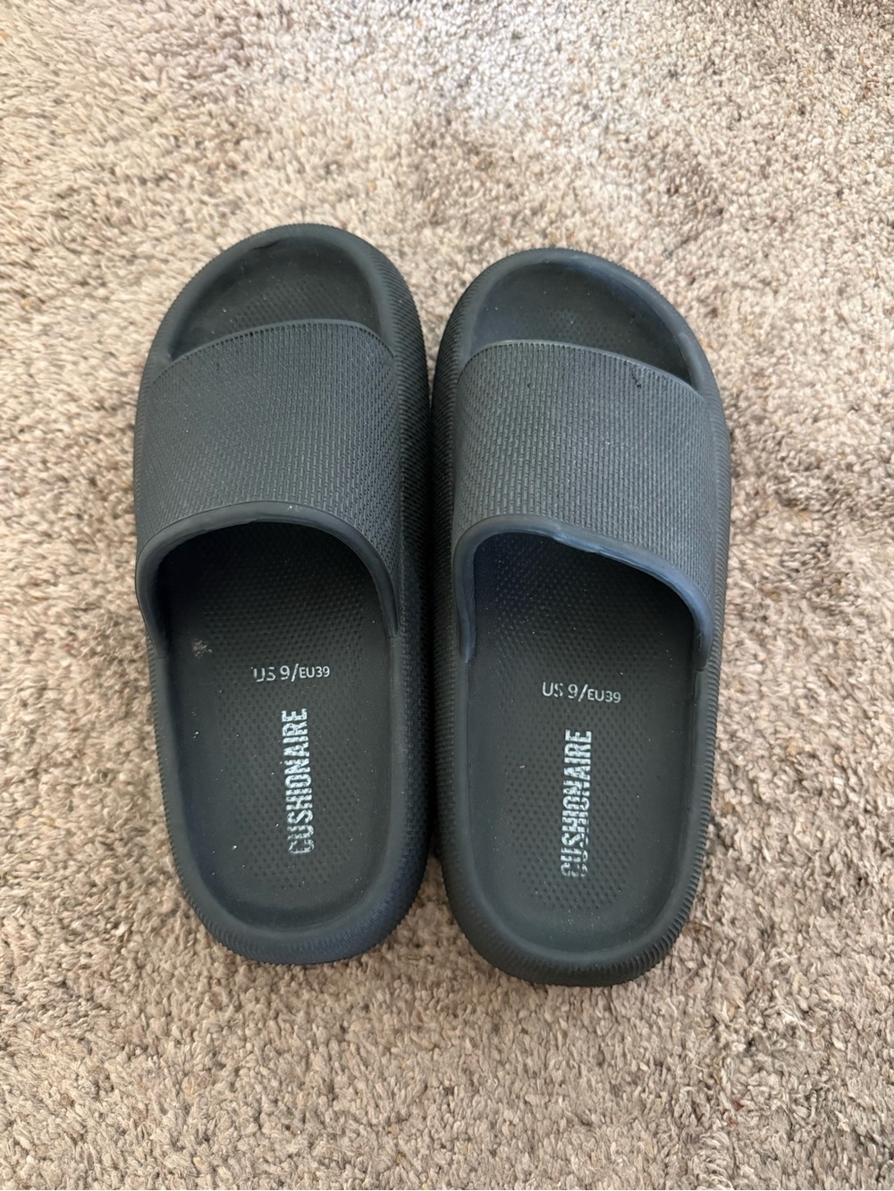 Black Cushioned Slide Sandals - US 9
